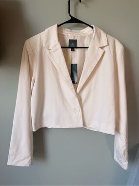 White Notch Lapel Cropped Blazer